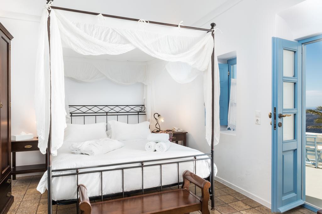 Pantelia Suites