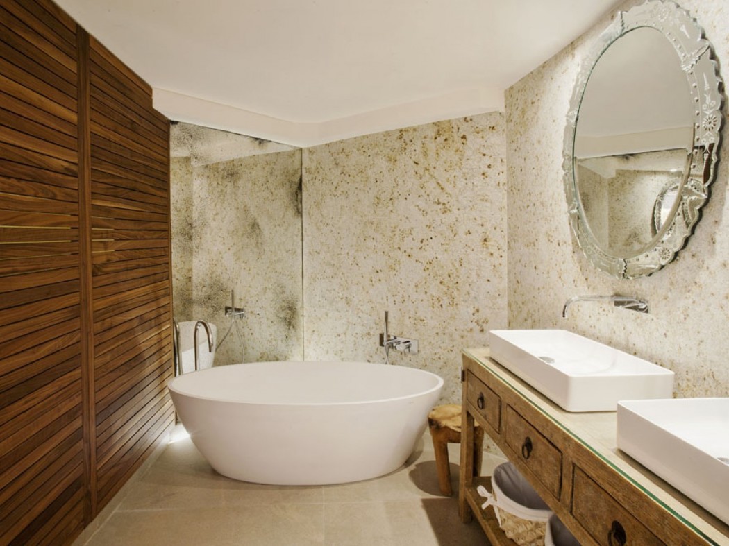Claris Hotel